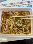 우동이라기 보다 포차나 역전에서 파는 가락국수 맛이다