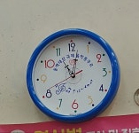 이렇게 생긴 시계 오랜만에 본다