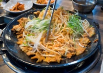 늦가을 제주 2만 게하 파티 8000 돌솥순두부 8000 두루치기