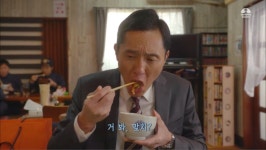 한국식 제육볶음 먹는 미식가. | 유머 게시판 | 루리웹 모바일 한국식 제육볶음 먹는 미식가. | 유머 게시판