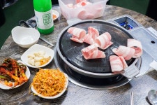 식육식당 대패삼겹 육회 비빔면