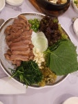 대전 수통골 감나무집 오리 수육 오리 석갈비 입니다