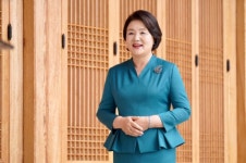 오 쓋 오늘 우리 보스 영부인 김정숙 여사님 생신 이였네
