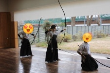 일본의 궁도 자세가 이상한 이유