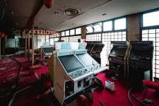 일본 폐업한 여관료칸의 오락실