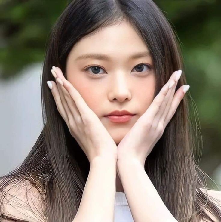 뉴진스, 어도어와 전속계약 분쟁으로 활동 중단 선언...법정서 이의 제기 및 소송 결과 기다리며 관심 집중