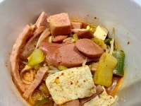 의정부식 부대찌개와 흑임자 연두부 샐러드