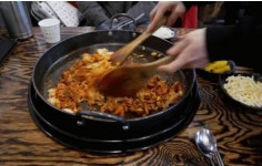 닭갈비 집만 가면 과식하게 되는 이유.JPG | 유머 게시판 닭갈비 집만 가면 과식하게 되는 이유.JPG | 유머 게시판 | 루리웹