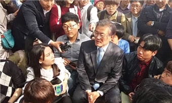 이재명, 문재인 대통령 민주당 당대표 시절 전남대 방문 비교 | 정치유머 게시판 이재명, 문재인 대통령 민주당 당대표 시절 전남대 방문 비교...
