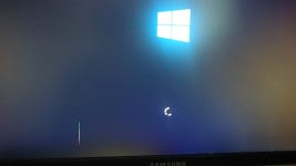 모니터 화면 금이 갔어요