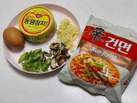 참치라면과 일품진로 오크43