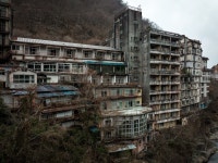 일본의 온천여관 폐허jpg