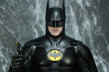 핫토이 배트맨 모던슈트