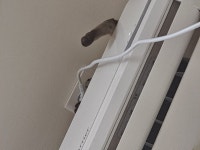 에어콘 위에서 누군가 냐옹 하면서 나를 감시하고 있어