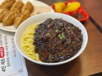 점심은 홍콩반점