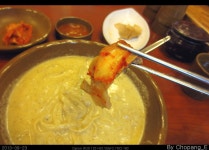들깨칼국수 시키면 보리밥수육이 서비스