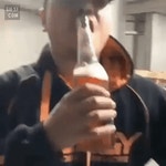 중국의 상남자가 술 마시는 법gif