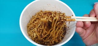 GS25에서 THE 미식 유니자장면을 먹어봤습니다 feat 경주빵