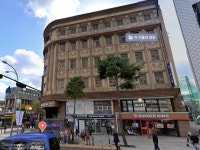 이런 건물 보면 죄다 옛날에 예식장이더라