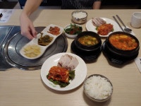 놀부보쌈 정식입니다