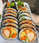 베트남에서 현지화한 김밥