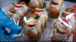 아니 딸기빵에 딸기 꼭지 안 때는 이유가 있음