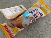 편의점에서 구입한 점보 크리스피 모짜핫도그