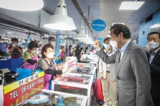 이낙연) 여니 인스타그램 (feat 여수수산시장) | 정치유머 게시판 이낙연) 여니 인스타그램 (feat 여수수산시장) | 정치유머 게시판 | 루리웹