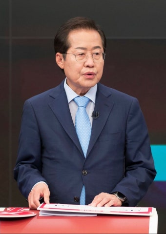 홍준표의 파란색 넥타이 | 정치유머 게시판 홍준표의 파란색 넥타이 | 정치유머 게시판 | 루리웹
