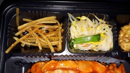 동네 반찬가게 7000원 제육볶음 도시락
