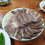 혹시 머리고기 수육 좋아하는 사람 있엄