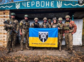 우크라이나) 우크라이나군은 헤르손 주 Chervone을 탈환하고 국기를... | 정치유머 게시판 우크라이나) 우크라이나군은 헤르손 주 Chervone을...
