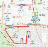 게관위줄서서 서명하는곳이 보인다