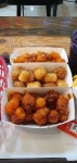맘스터치에서 야채통통치킨버거 세트와 닭강정트리오를 먹어봤습니다