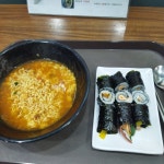 전주역 역사 안에 있던 꼬마김밥집에서 라면 꼬마김밥