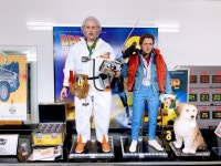 핫토이 백투더퓨처1 닥터 브라운박사 수령