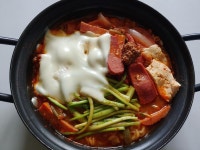 굉장히 오랜만에 부대찌개 해먹었어요