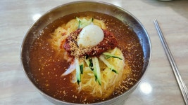 밀면을 시키면 불고기도 나오는 서귀포 밀면 | 음식 갤러리 밀면을 시키면 불고기도 나오는 서귀포 밀면 | 음식 갤러리 | 루리웹
