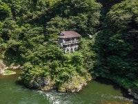 일본 절벽의 폐여관