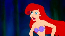 멋대로 문 열고 들어온 신하에게 성내는 인어공주