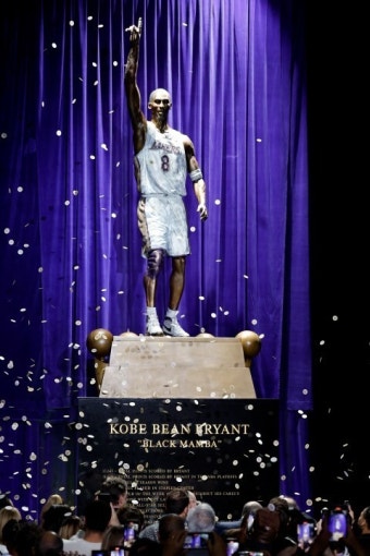 NBA 레이커스, ‘블랙 맘바’ 코비 브라이언트 동상 공개 | 종합 정보 게시판 NBA 레이커스, ‘블랙 맘바’ 코비 브라이언트 동상 공개 | 종합...