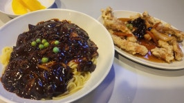 홍콩반점 탕짜면 vs 탕수육 반접시 짜장면