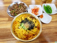 무한 리필집인데 아무도 리필을 하는사람이 없다