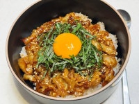 대패삼겹 덮밥