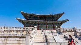 풀프레임 카메라와 초광각 렌즈로 찍은 경복궁 입니다