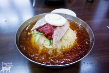 여름을 맞이하는 자세 부산 사람은 밀면