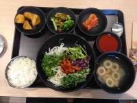 오늘의 구내식당 오징어 숙회 비빔밥 가츠동