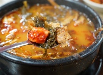 시골스러운 맛이 살아있는 대전 문창동 영동뜨끈이 해장국