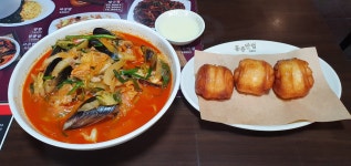 홍콩반점0410 울산삼산점에서 짬뽕 꽃빵을 먹어봤습니다