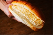 미친청년이 총쏴대며 먹으려던 빵